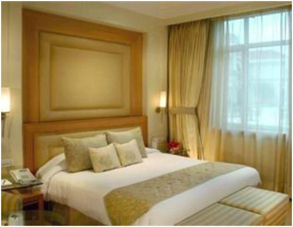 The Palms Town & Country Club - Resort Gurgaon