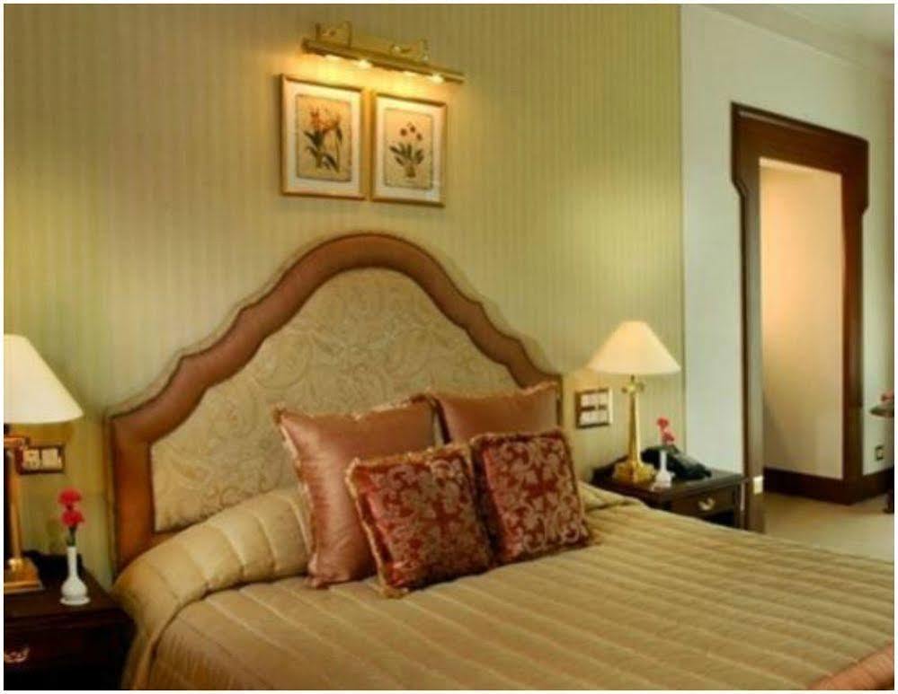 The Palms Town & Country Club - Resort