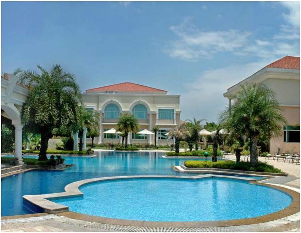 Resort The Palms Town & Country Club - Gurgaon