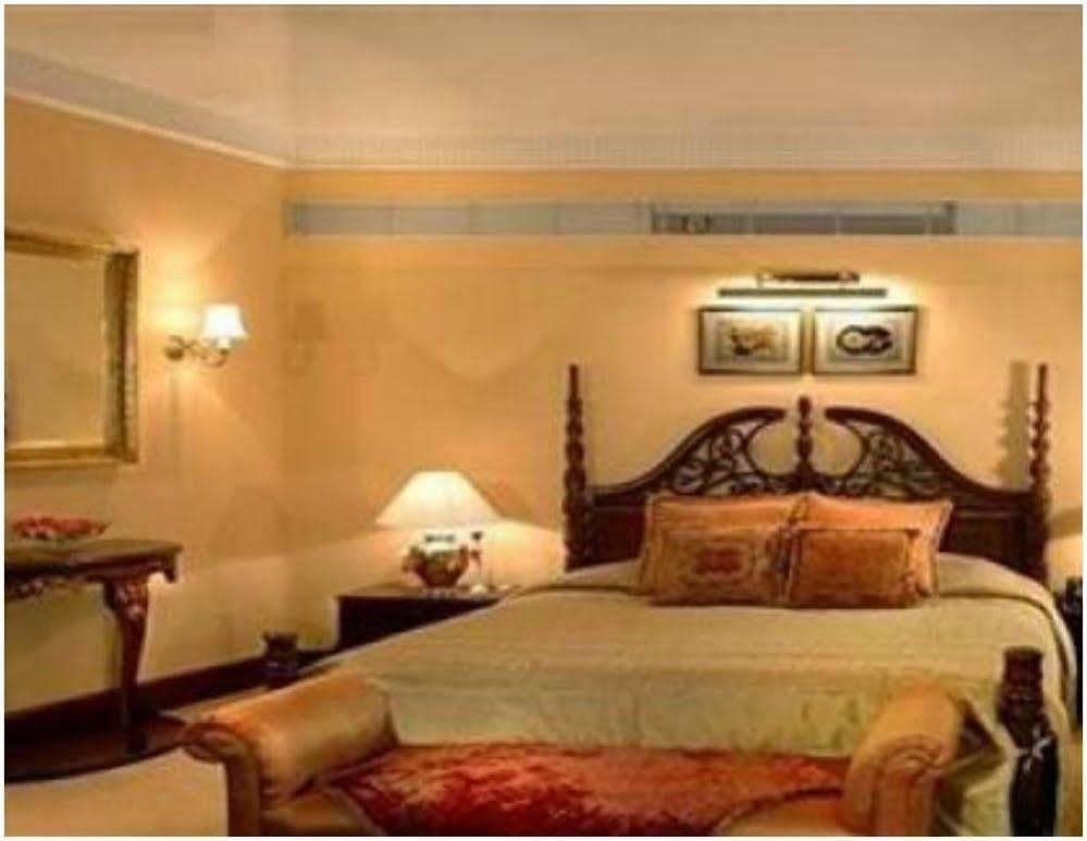 Resort The Palms Town & Country Club - Gurgaon