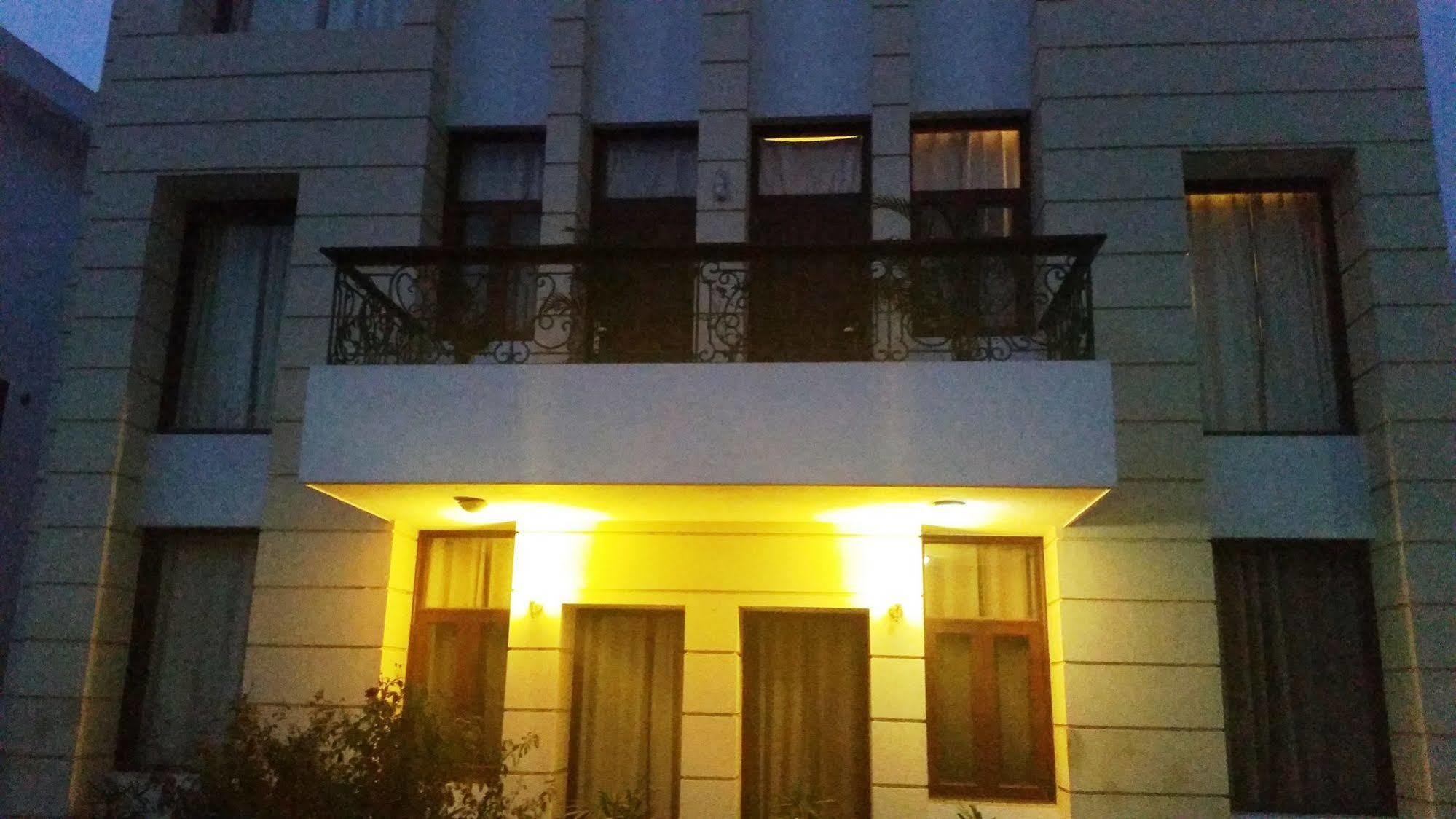 Tavisha Guest house 3*