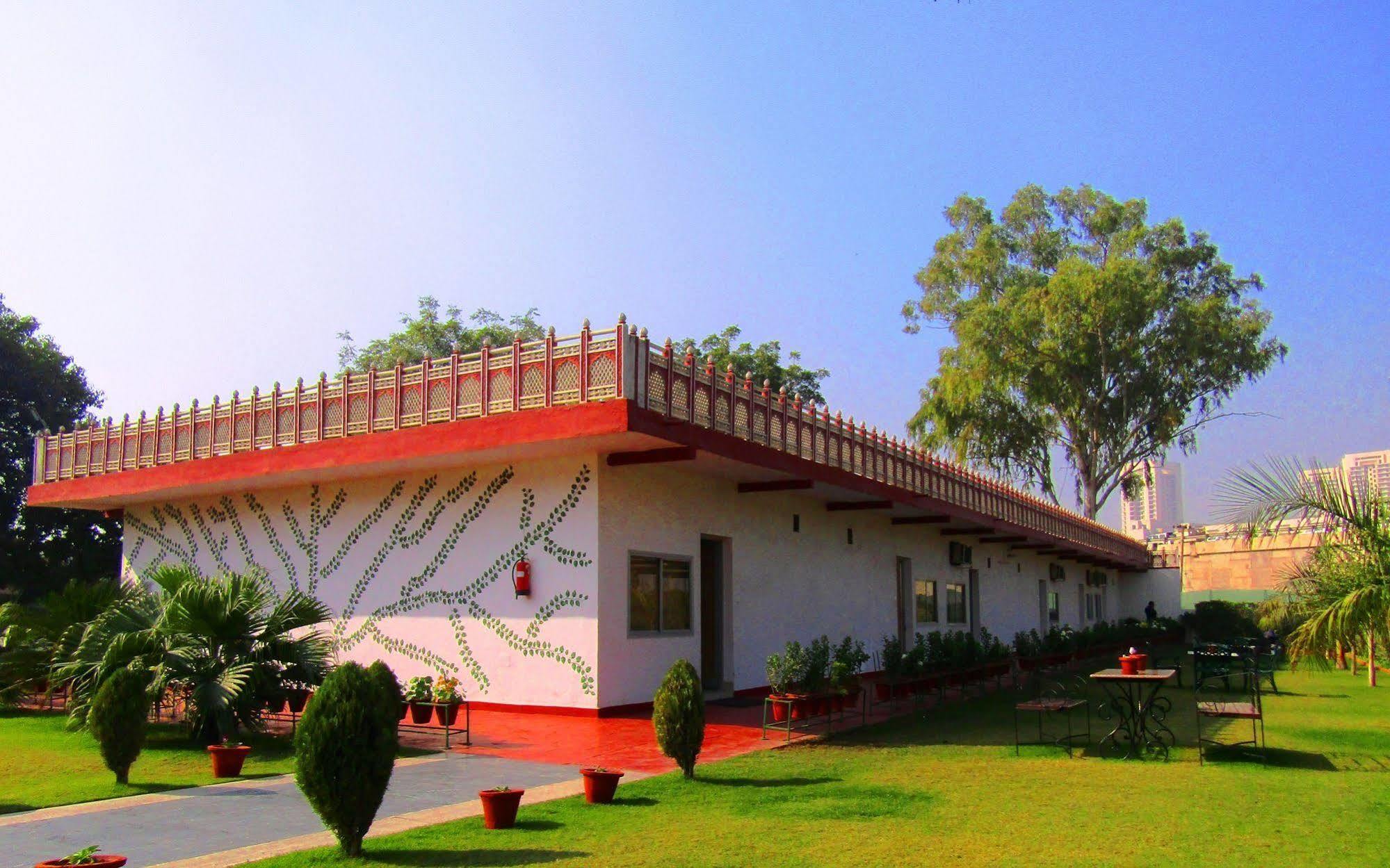 Aapno Ghar & Amusement Park Resort 3*