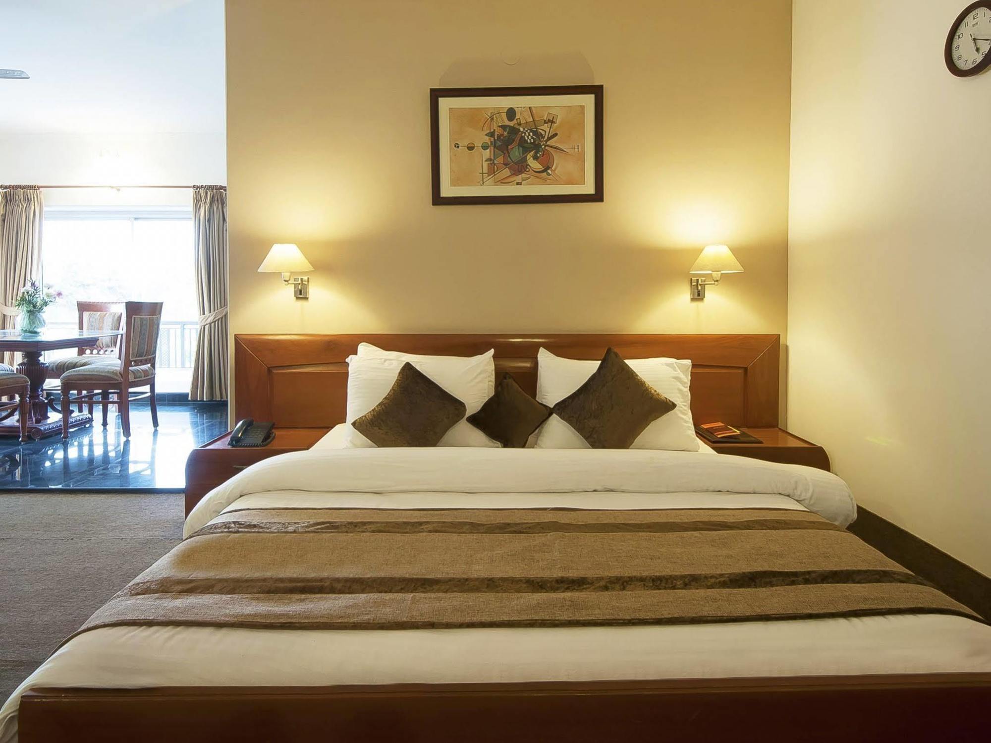 Aapno Ghar & Amusement Park Resort 3*
