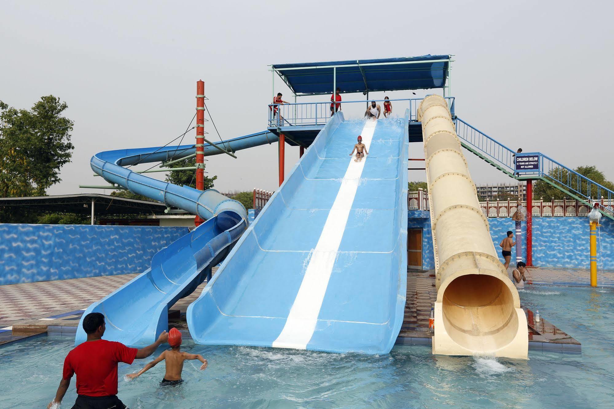 Aapno Ghar & Amusement Park 3*