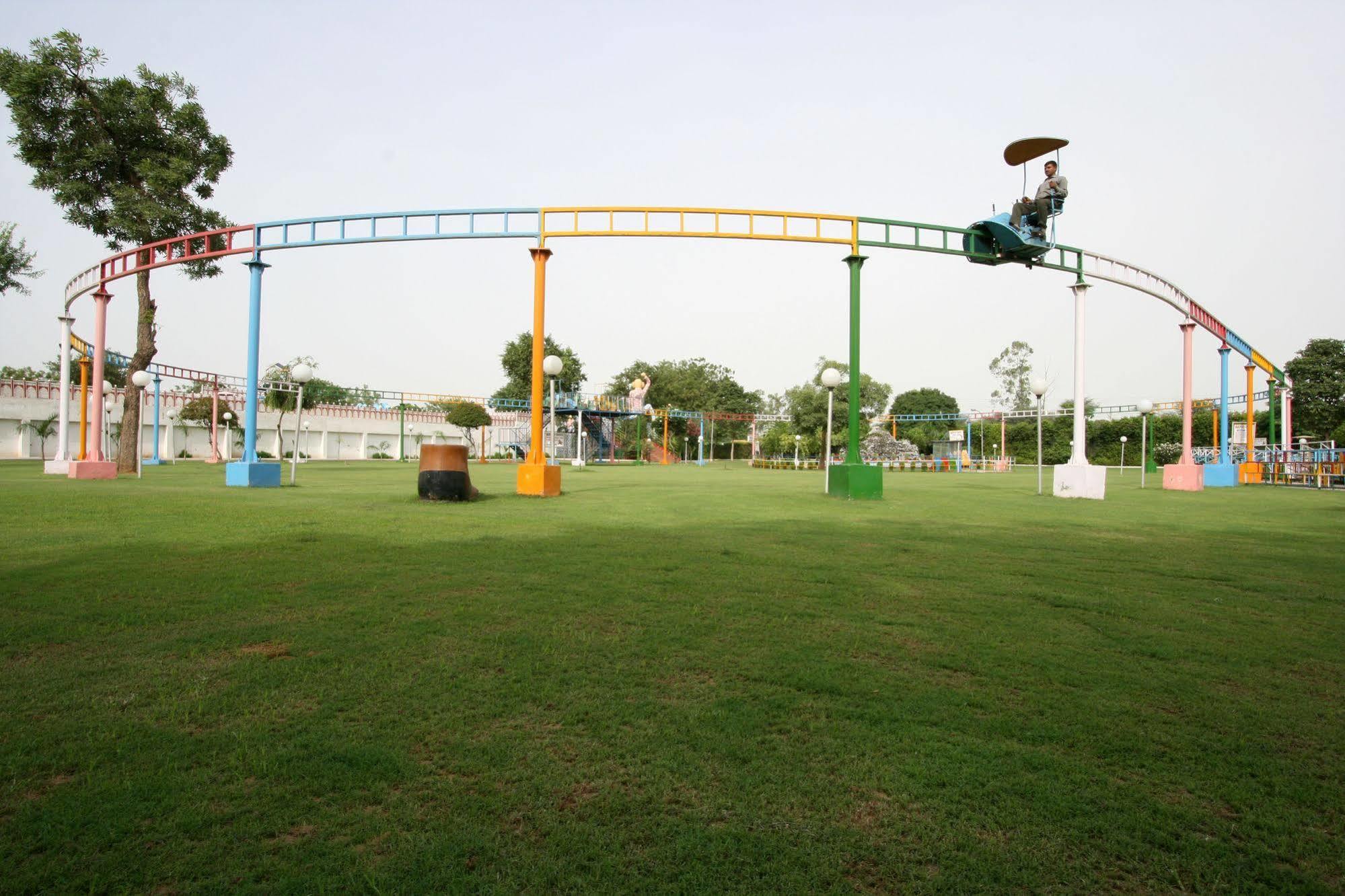 Resort Aapno Ghar & Amusement Park