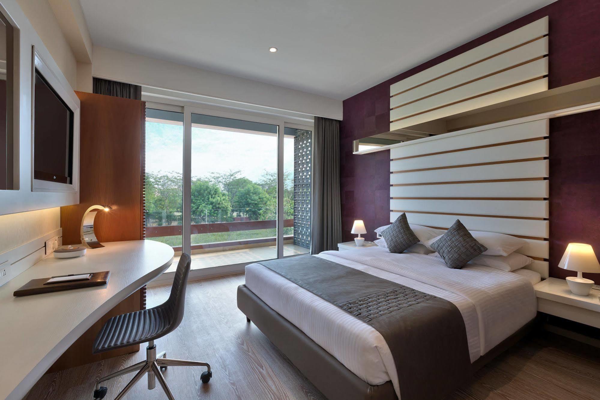 Hotel The Atara 3*