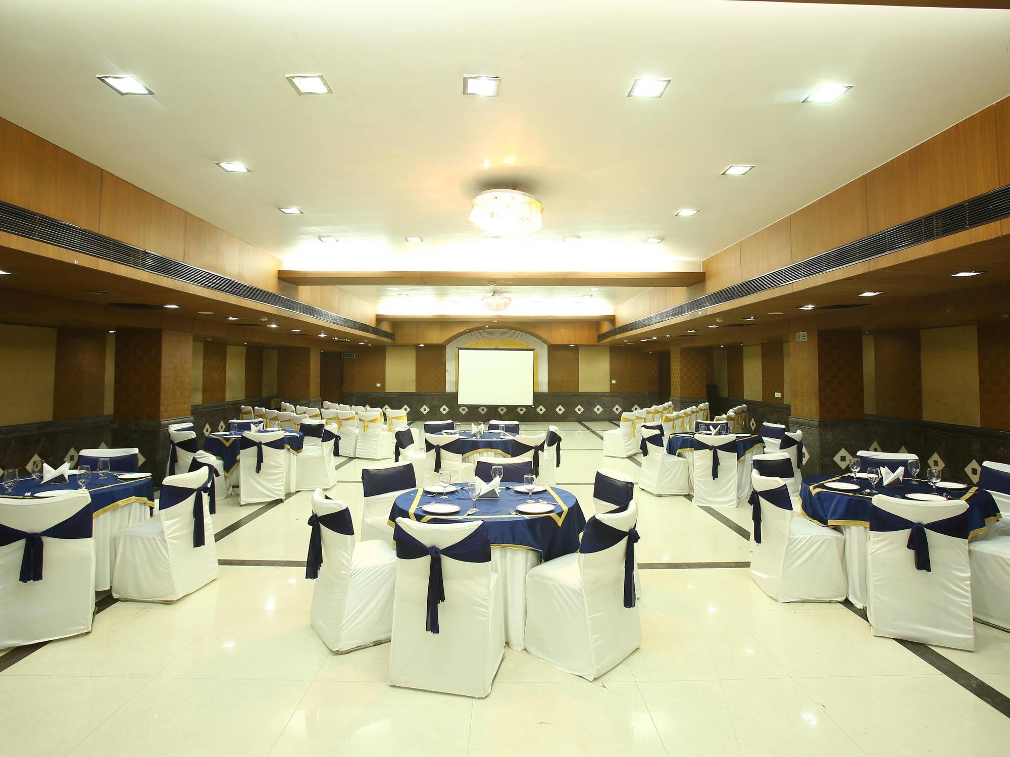 Emblem Sector 14 Hotel 3*