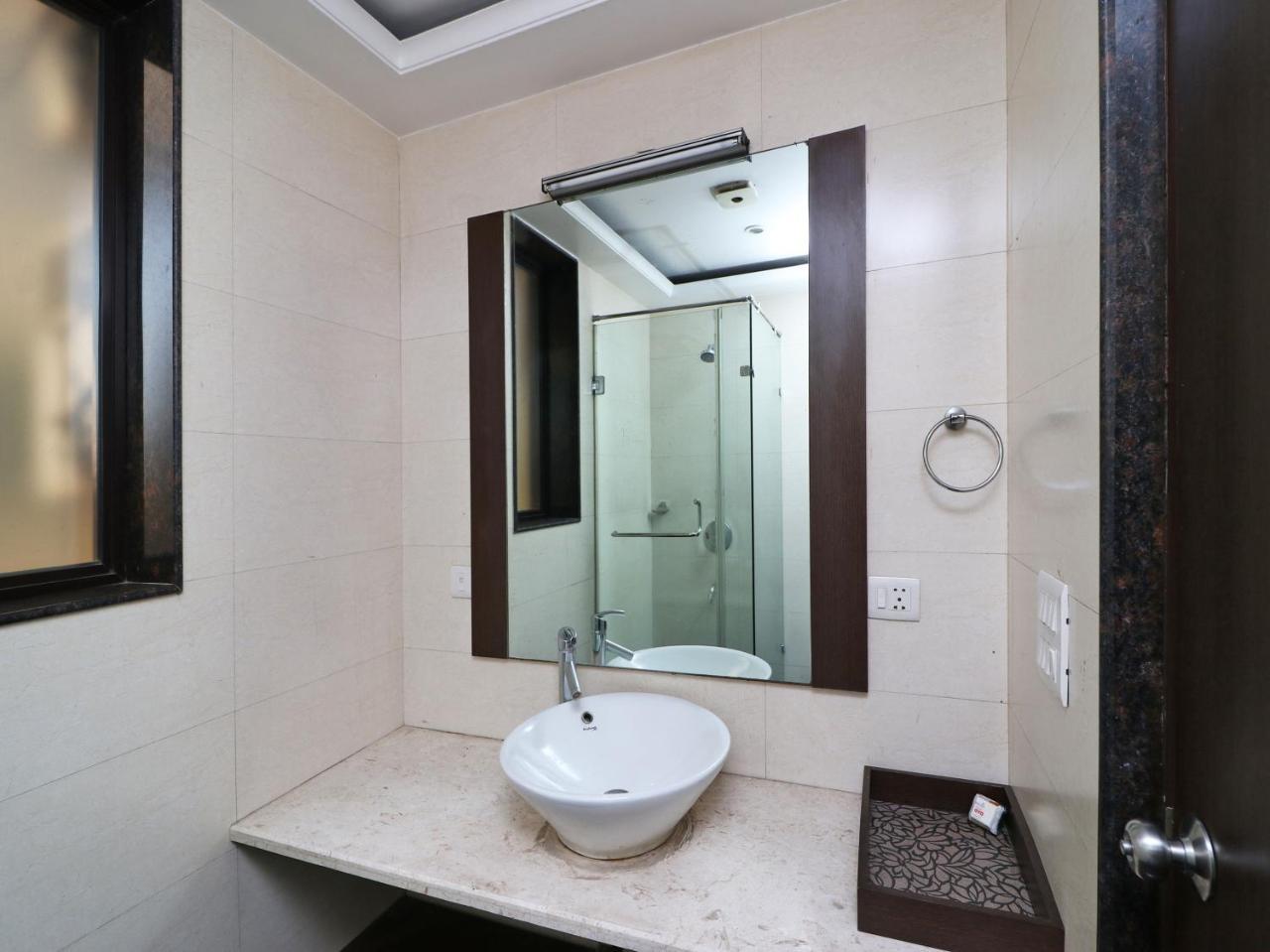 Oyo 15503 Corporate House 3*