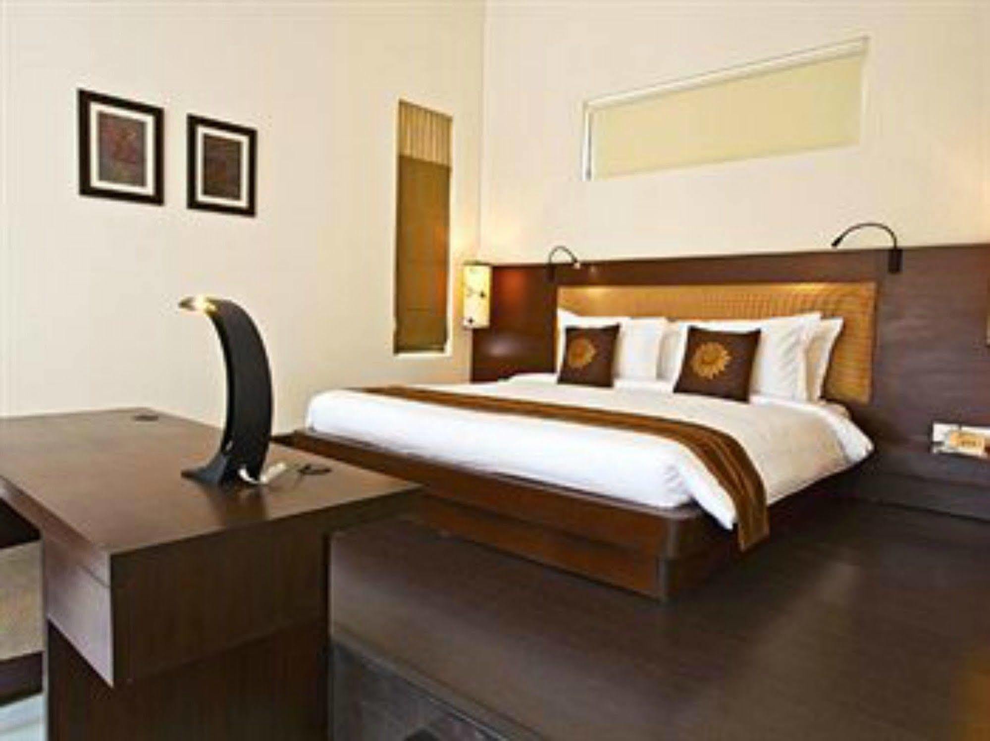 Resort Lemon Tree Hotel, Tarudhan Valley, Manesar Gurgaon