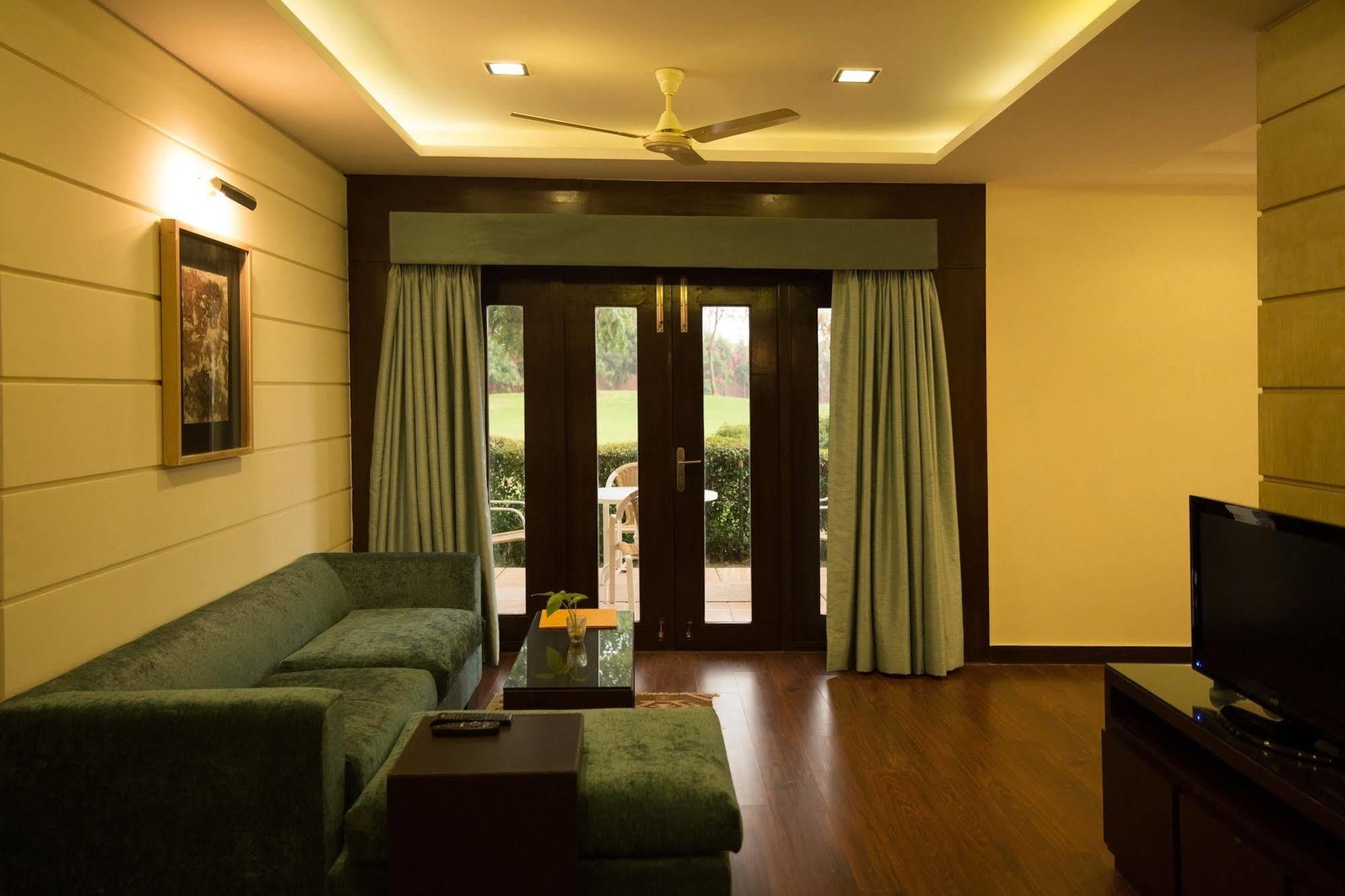 Lemon Tree Hotel, Tarudhan Valley, Manesar 4*