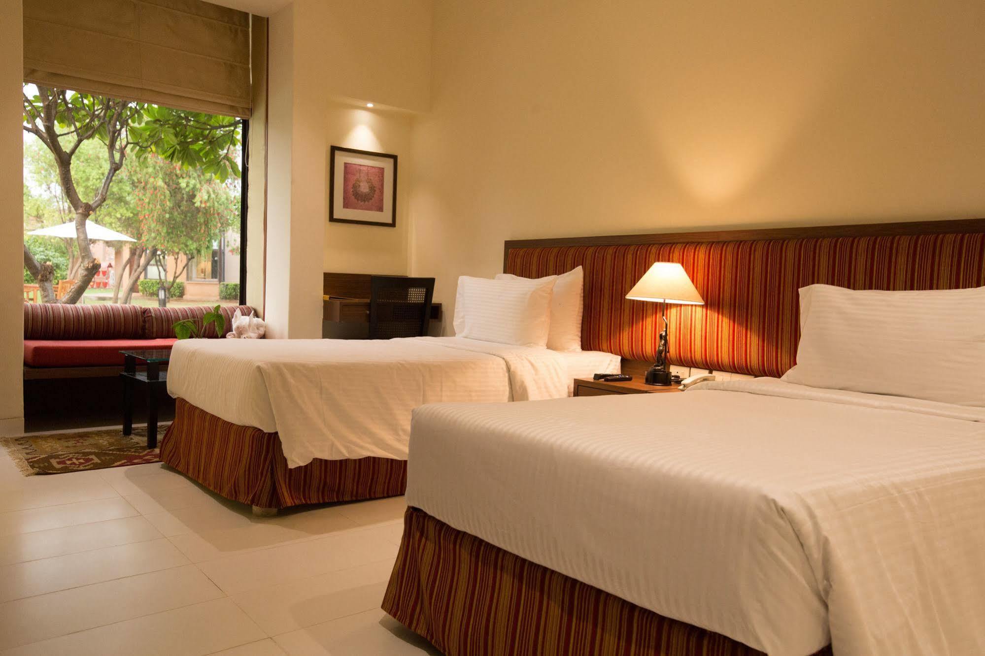 Resort Lemon Tree Hotel, Tarudhan Valley, Manesar