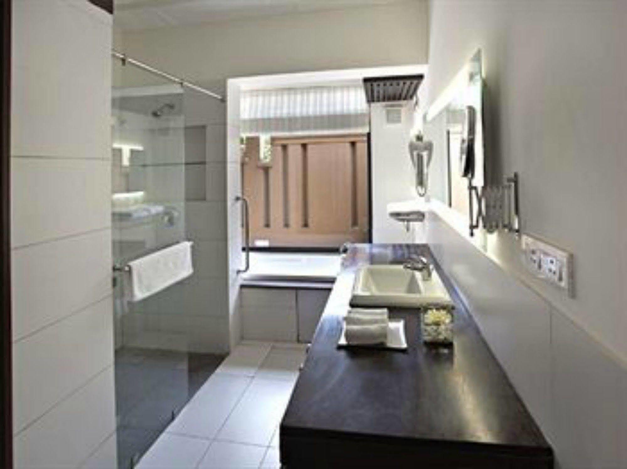 Lemon Tree Hotel, Tarudhan Valley, Manesar 4* Gurgaon