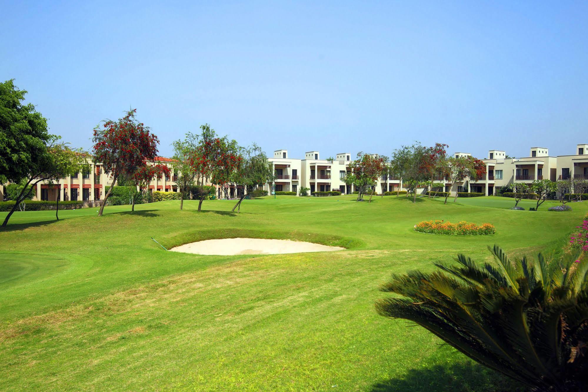 Resort Lemon Tree Hotel, Tarudhan Valley, Manesar