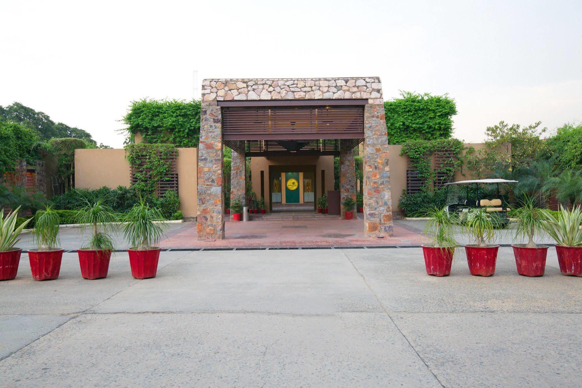 Lemon Tree Hotel, Tarudhan Valley, Manesar 4* Gurgaon