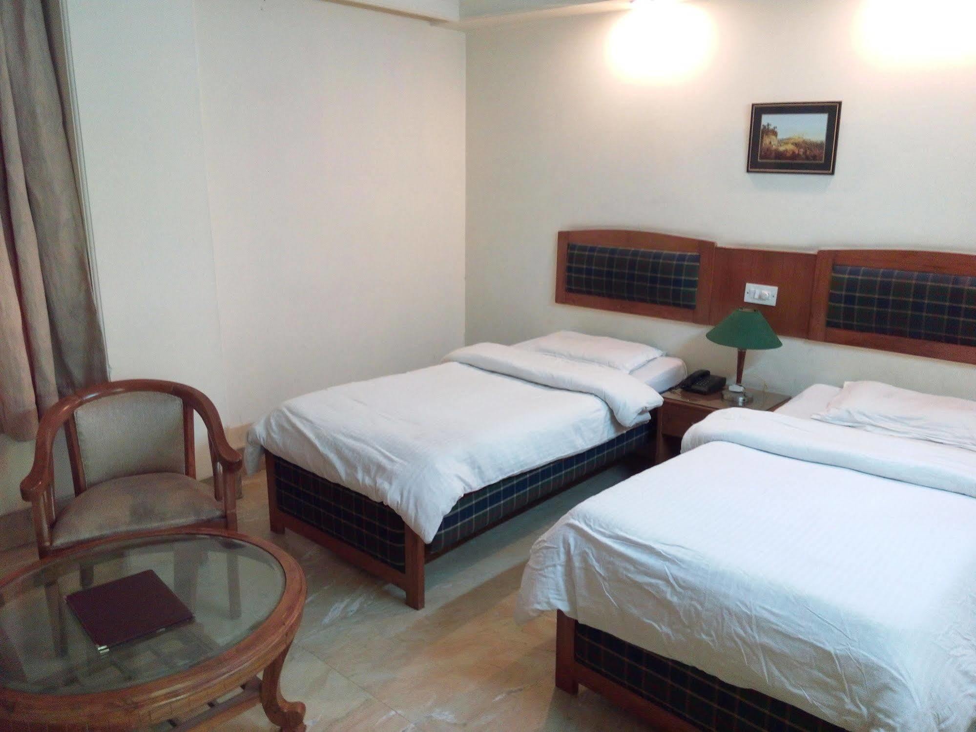 Queens Residency Hotel 3*