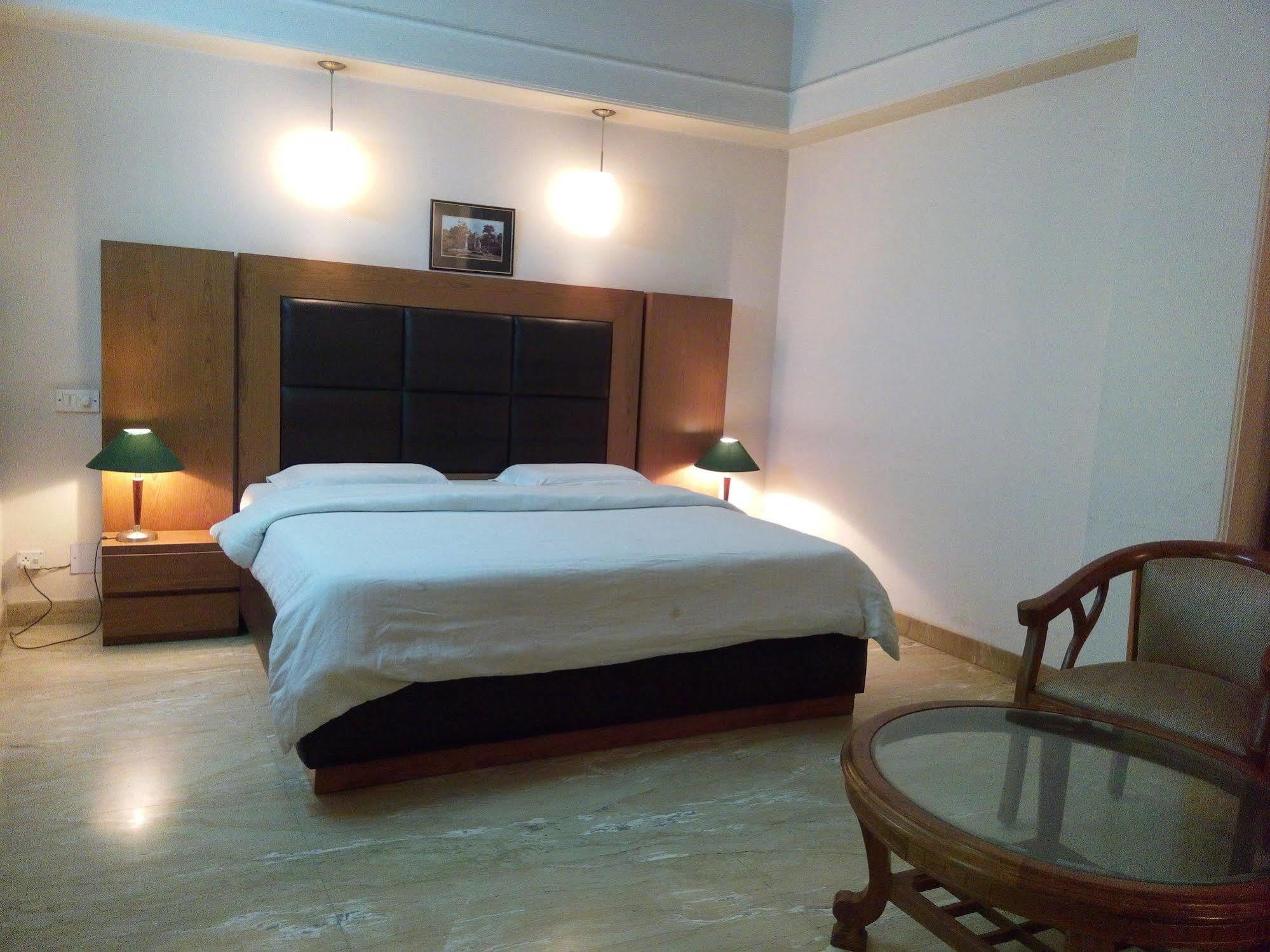 Queens Residency Hotel