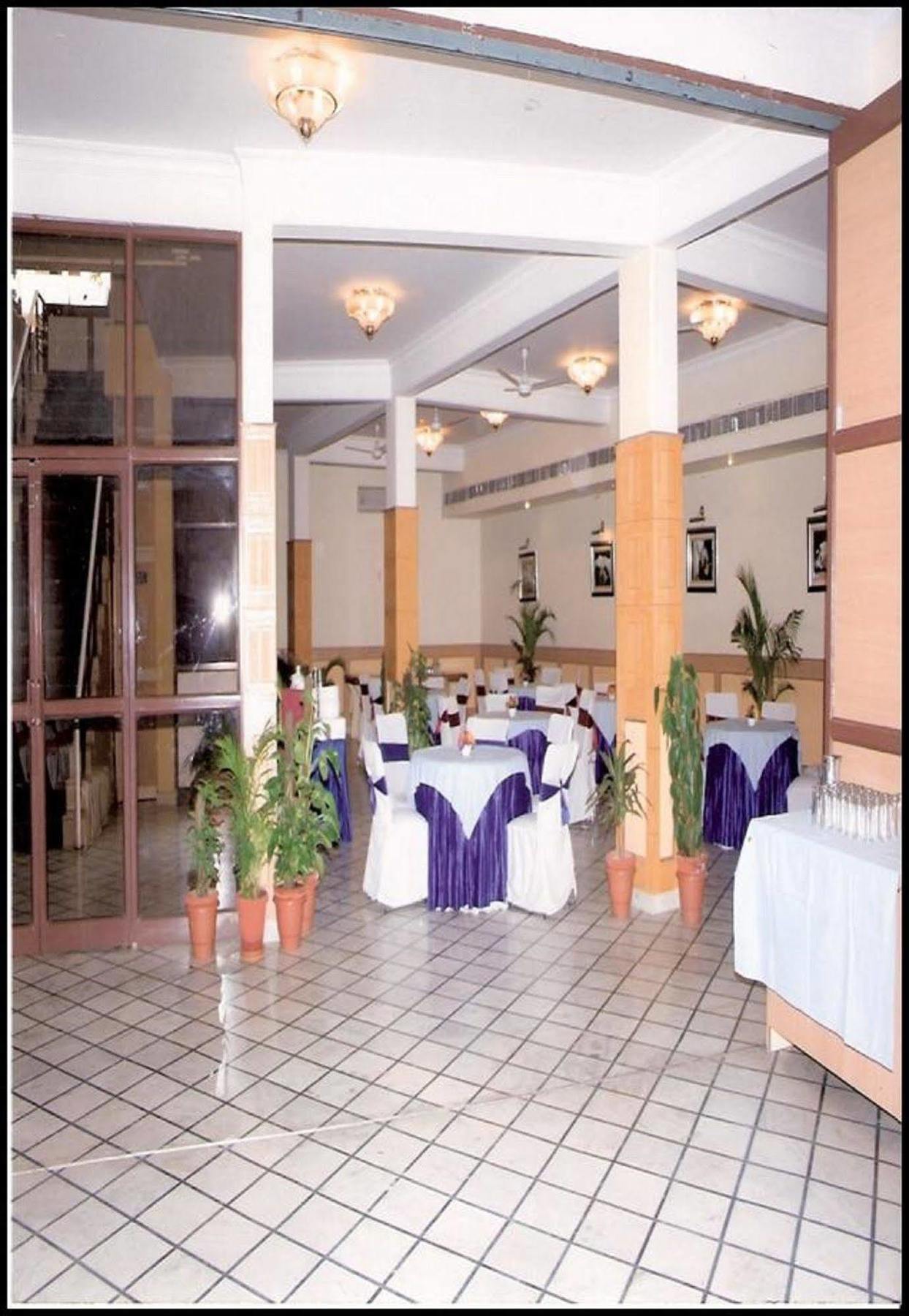 Hotel Queens Residency Gurgaon