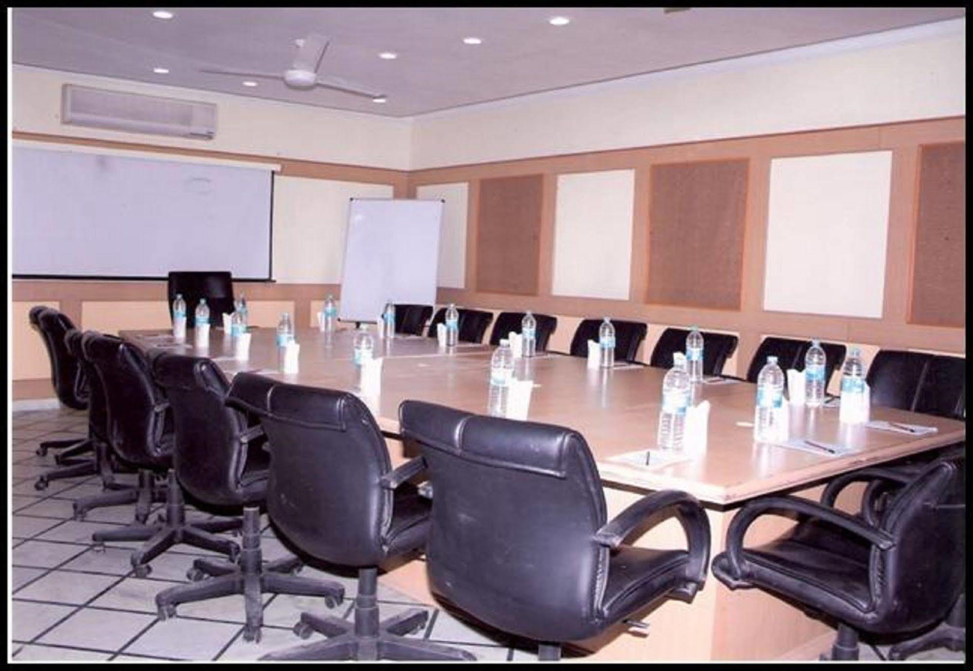 Queens Residency Hotel Gurgaon