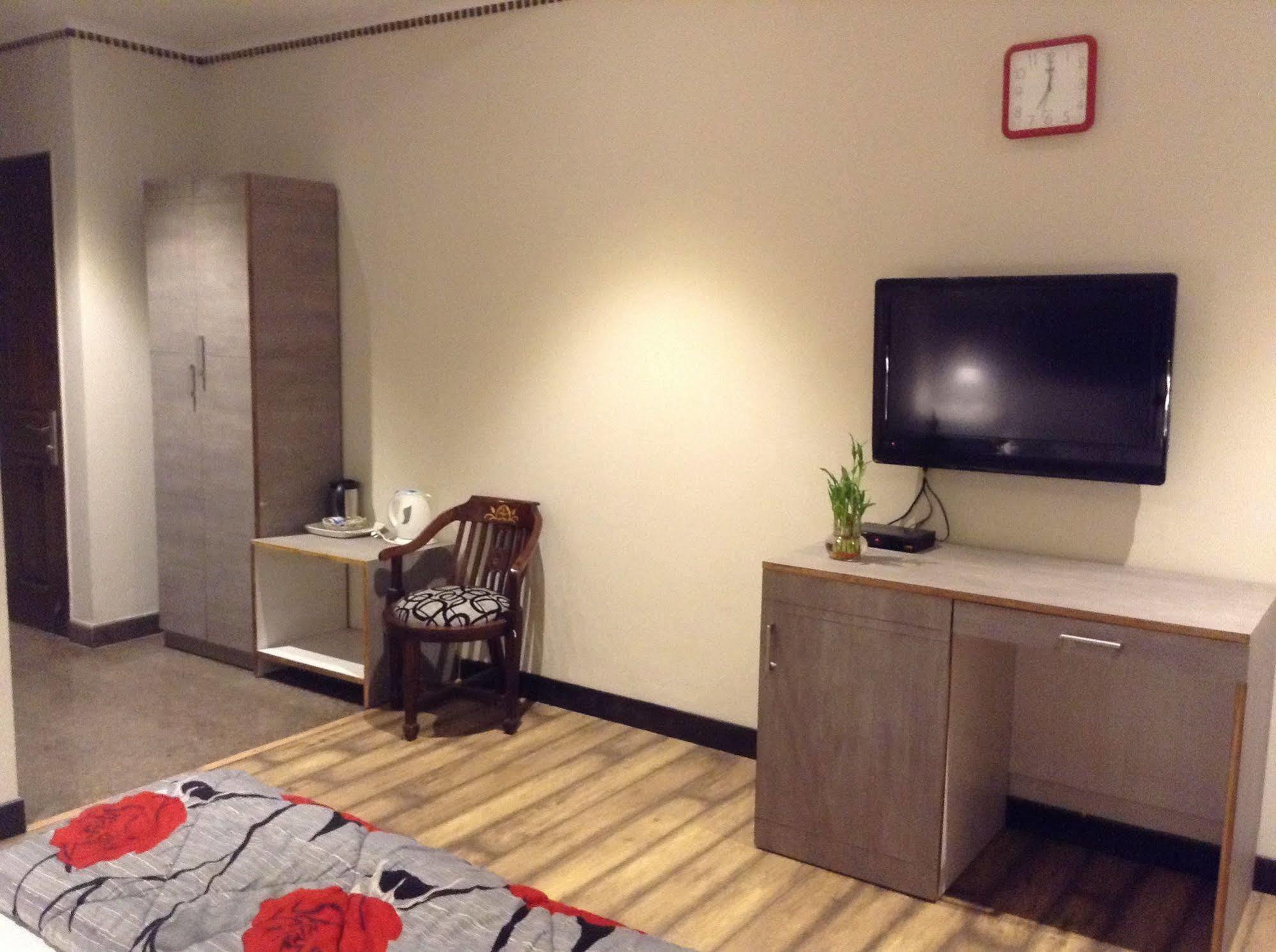 Premier - Golf Course Road ,gurgaon 3* Gurgaon