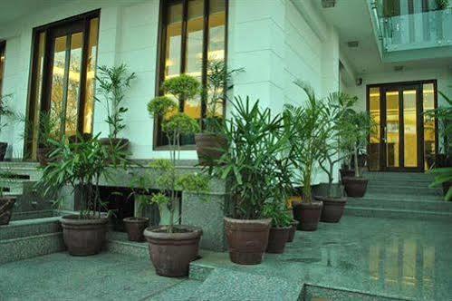 Premier - Golf Course Road ,gurgaon 3* Gurgaon
