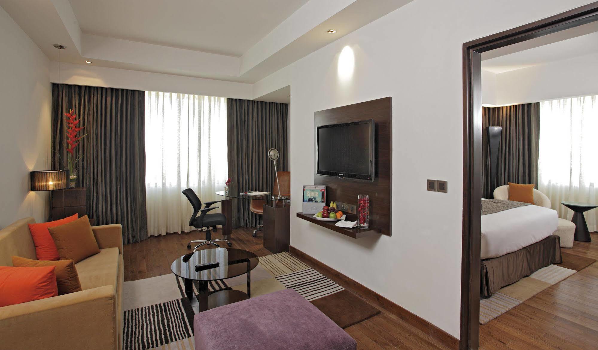 Radisson Gurugram Udyog Vihar 5*