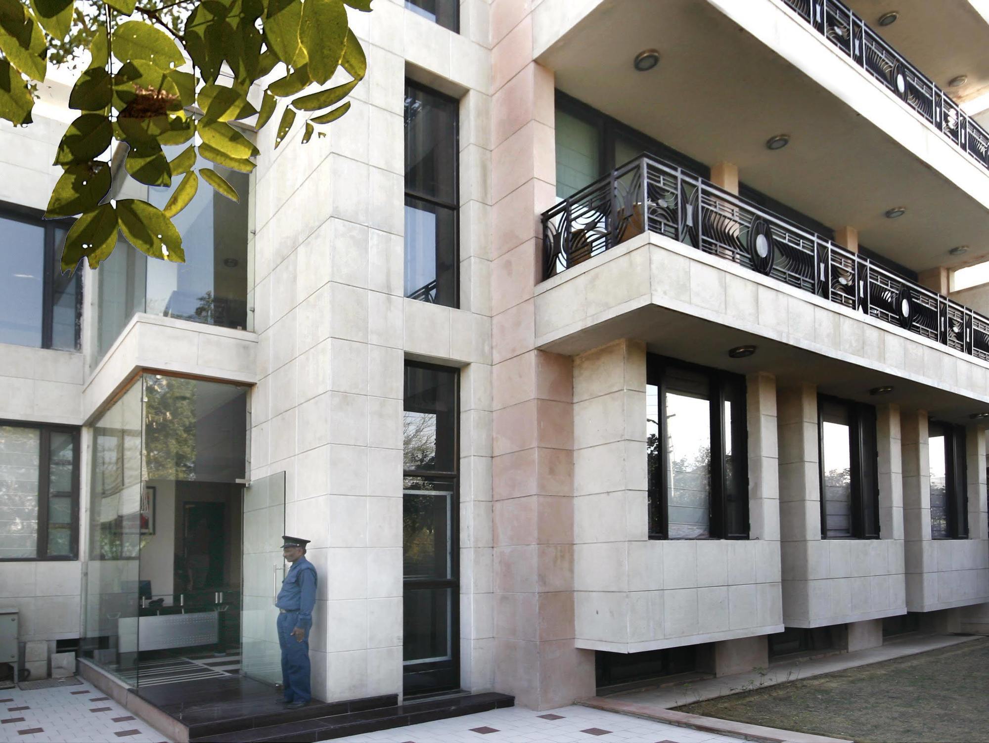Ahuja Residency Parklane, Gurgaon Guest house