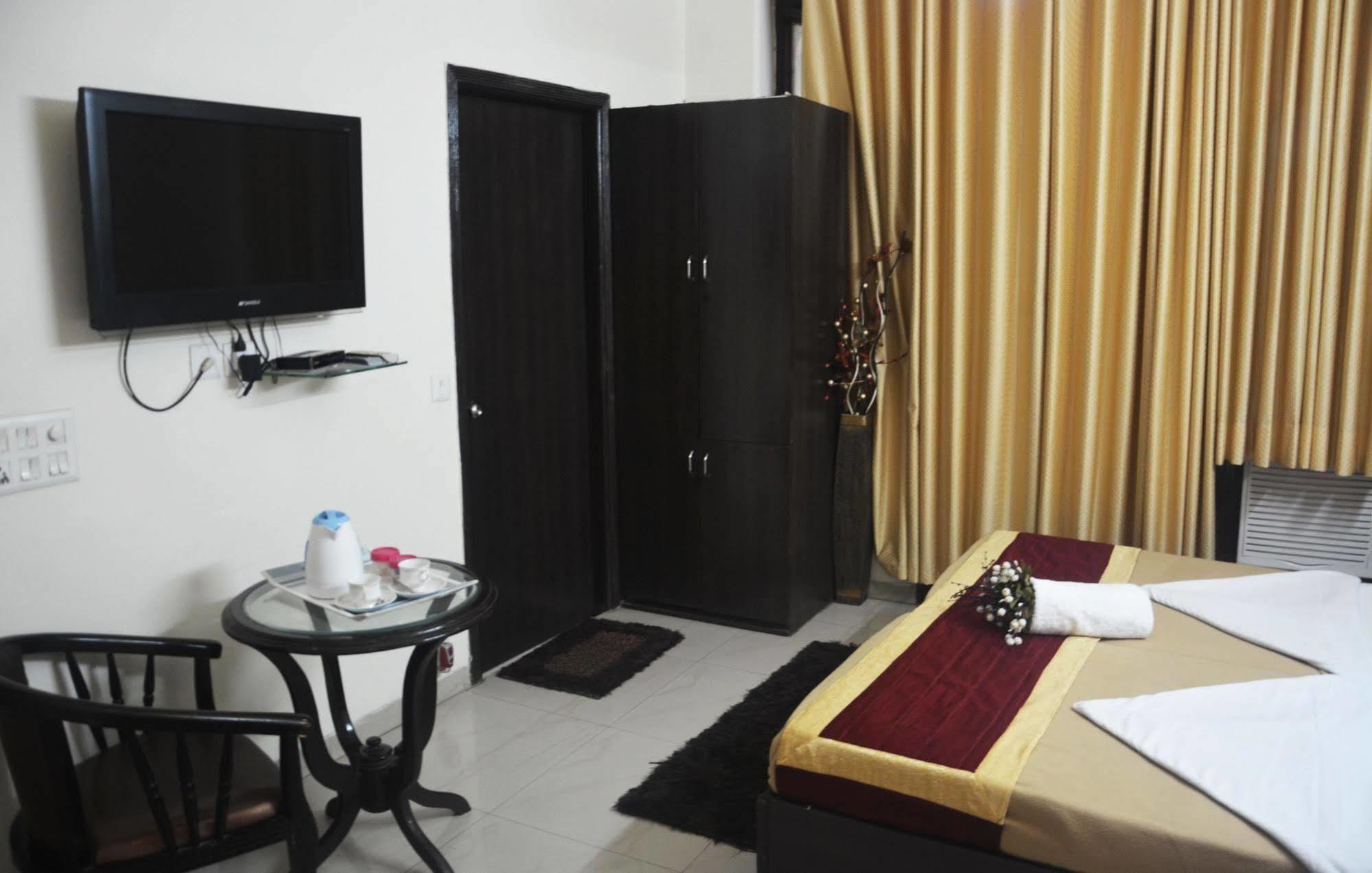 Alpine Park Hotel Gurgaon