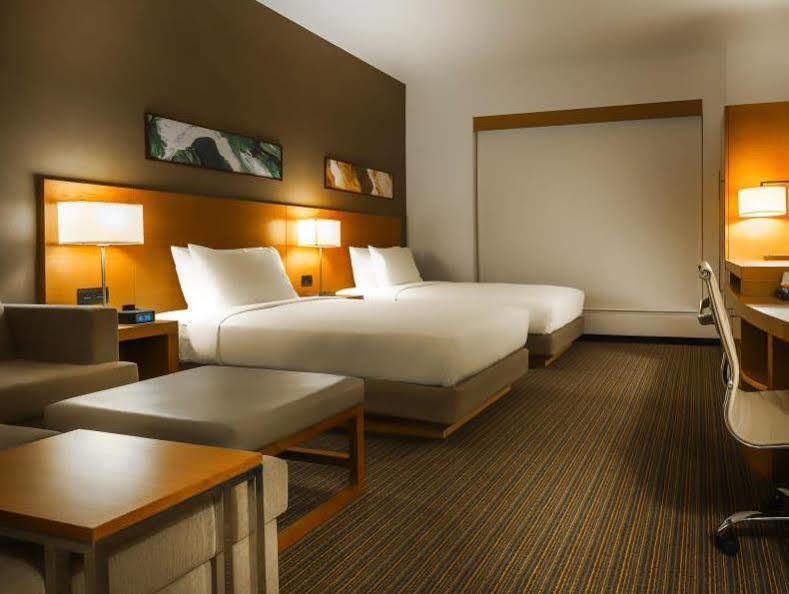 Hyatt Place Udyog Vihar 5*