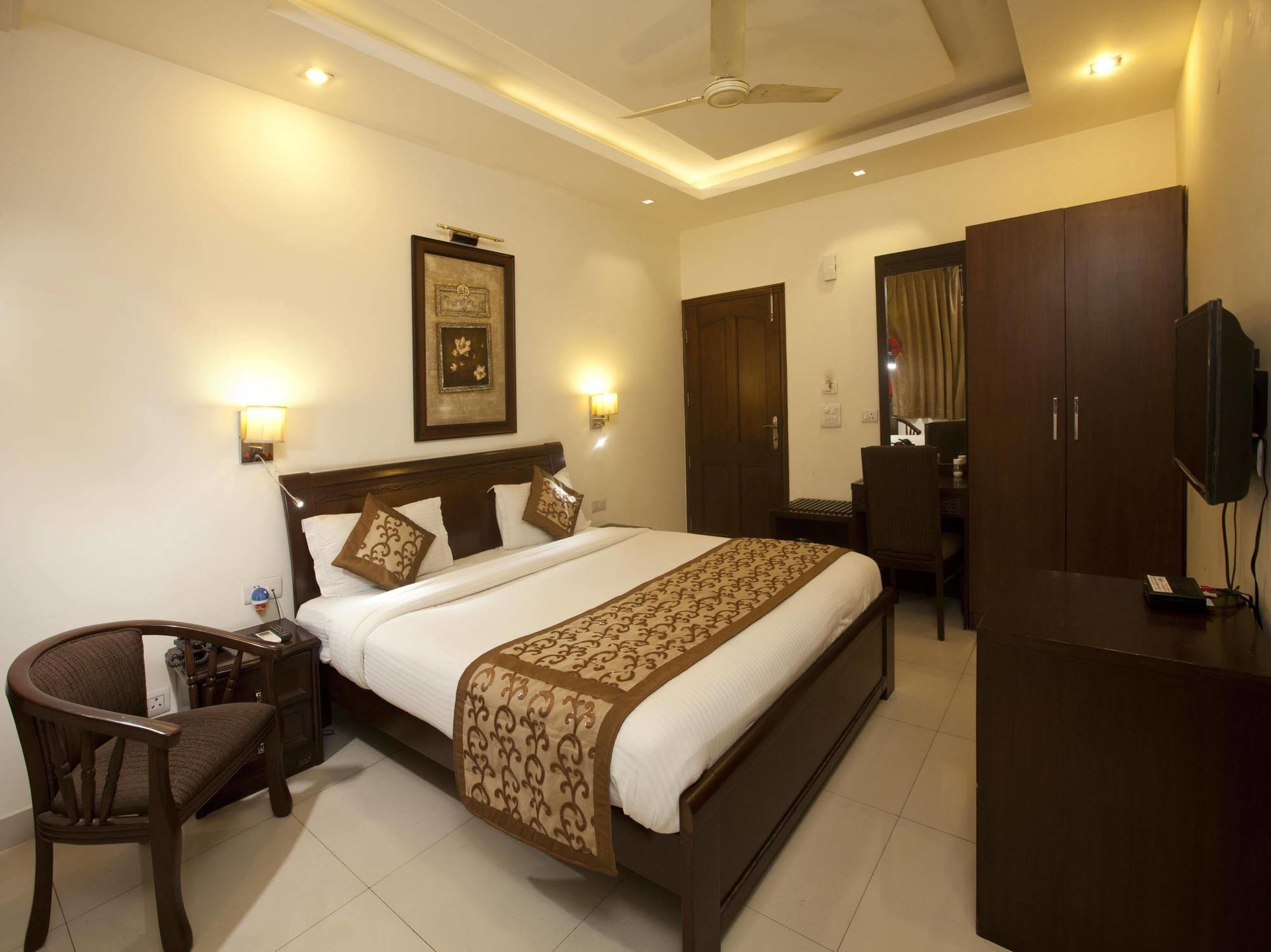 Oyo Cyber Guest house 3*