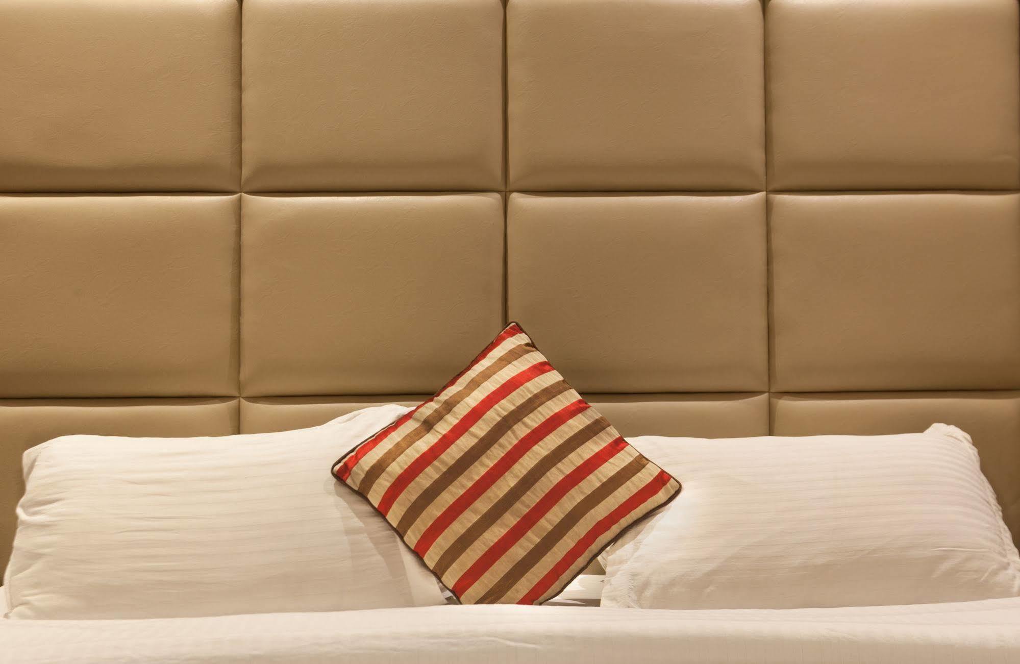 Oyo Cyber Guest house Gurgaon