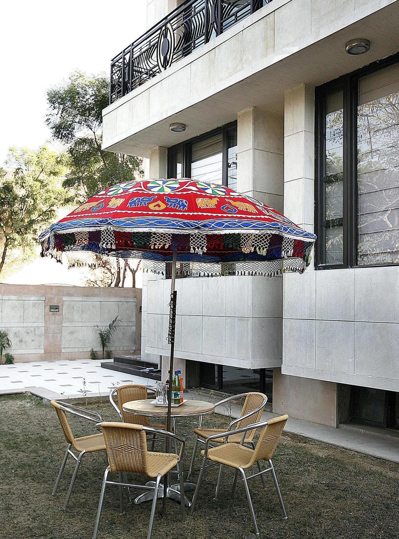 Guest house Ahuja Residency Parklane, Gurgaon