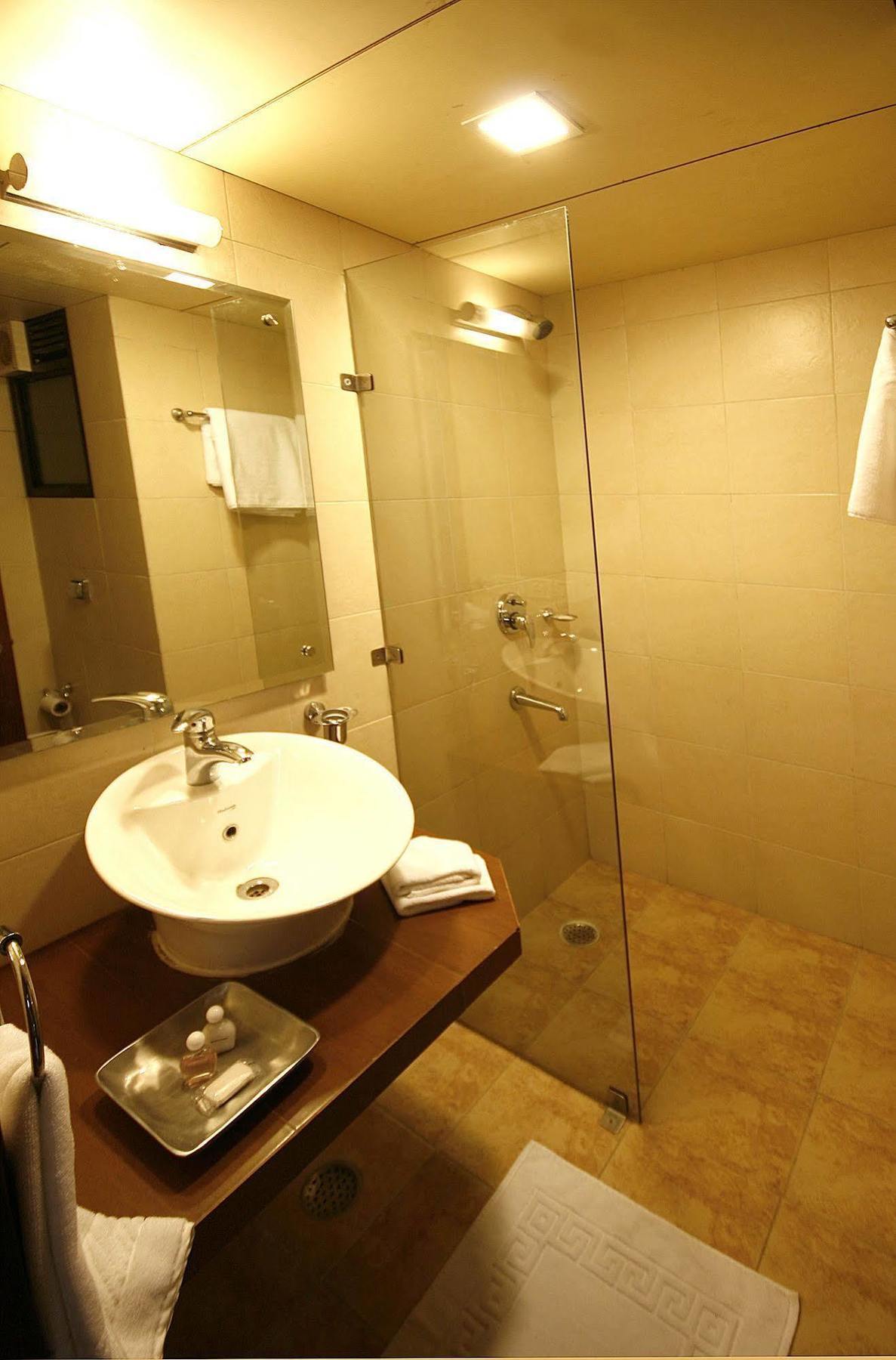 Ahuja Residency Parklane, Gurgaon 3*
