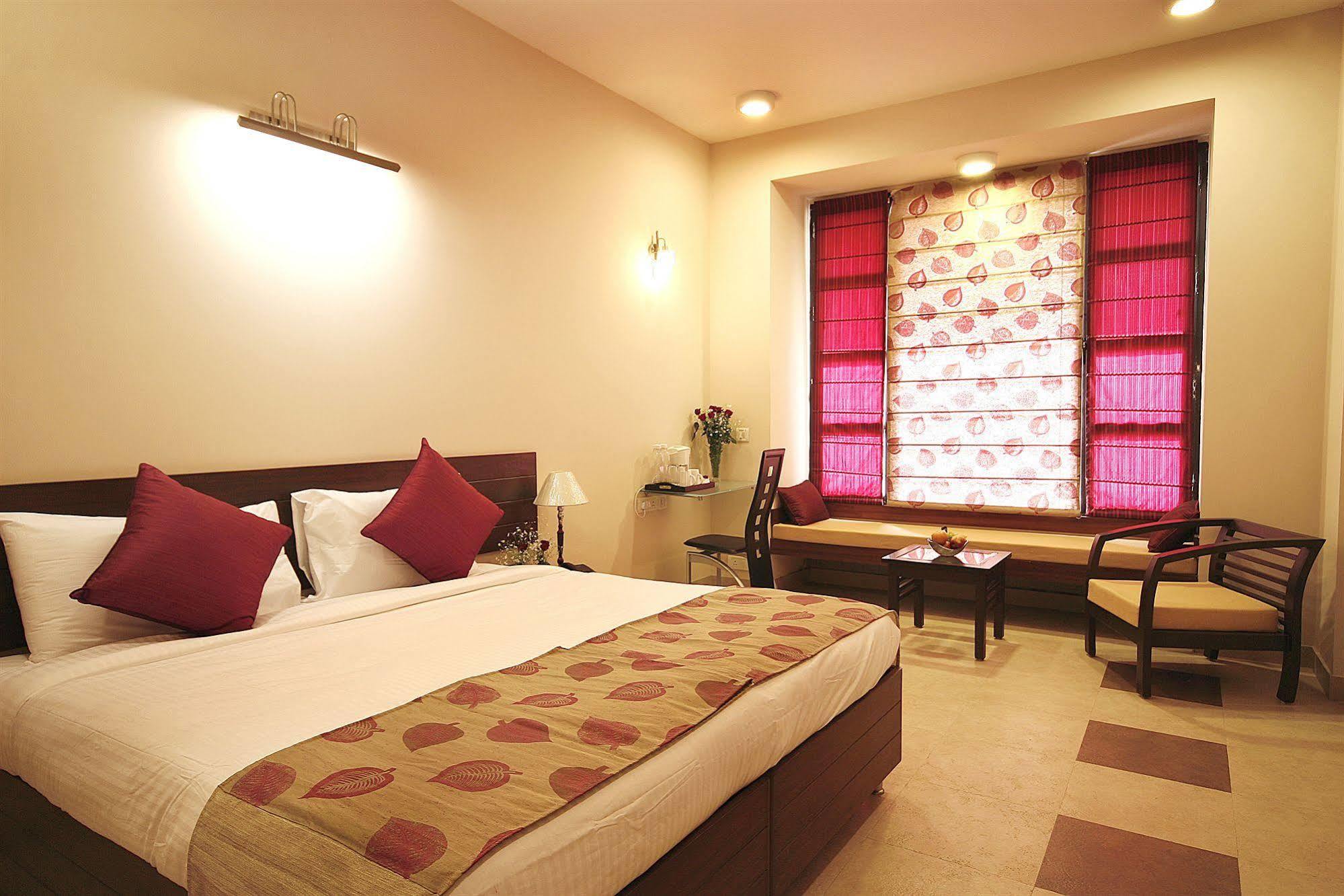 Ahuja Residency Parklane, Gurgaon Guest house 3*