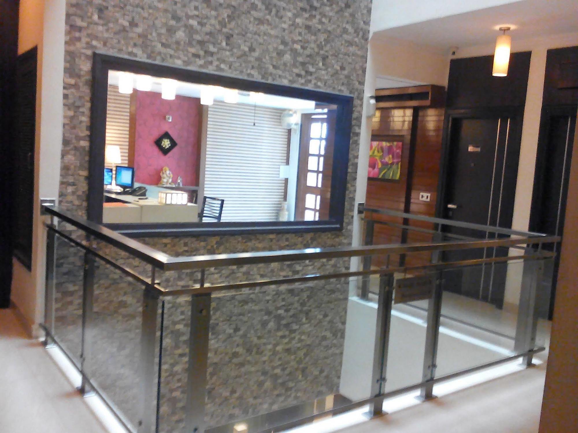 Ahuja Residency Dlf Phase 2 4*