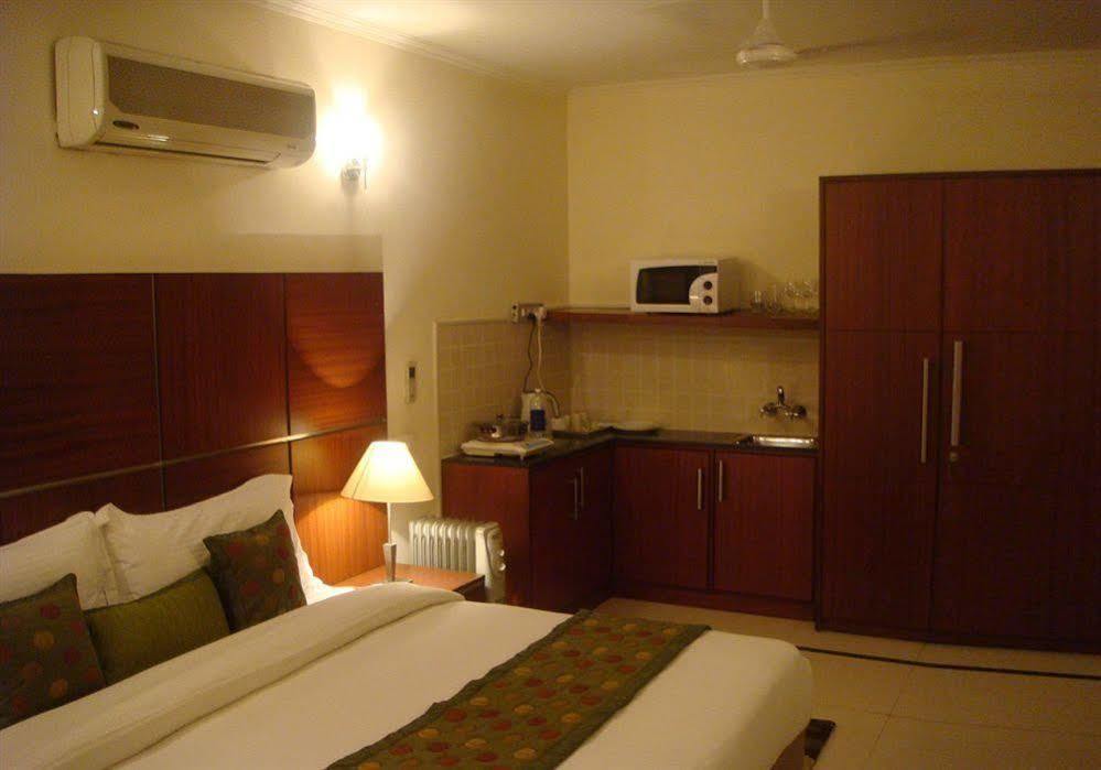 Ahuja Residency Dlf Phase 2 Hotel Gurgaon