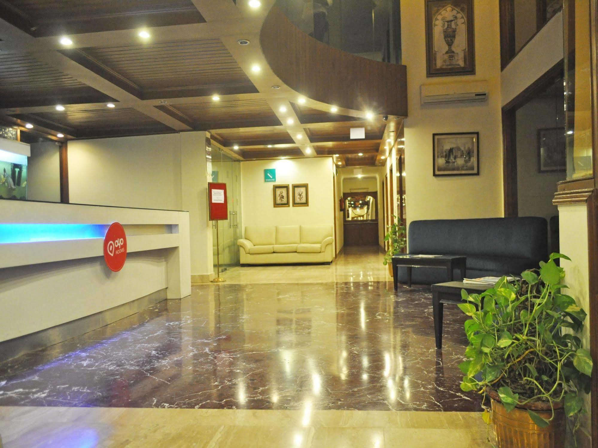 Oyo Sikanderpur Metro Station 3* Gurgaon