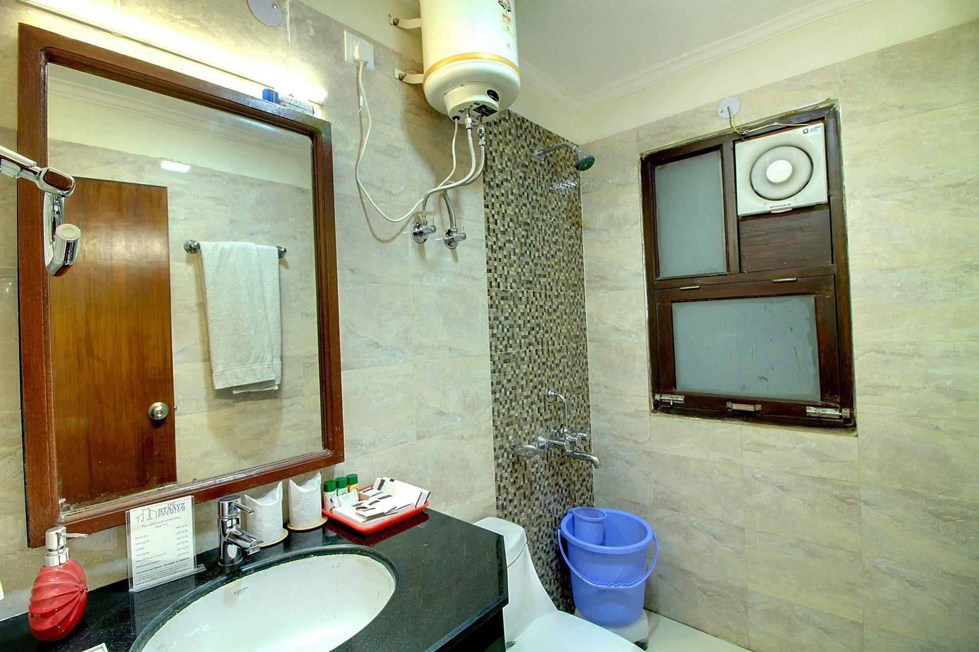 Staayz Premium Gurgaon Guest house
