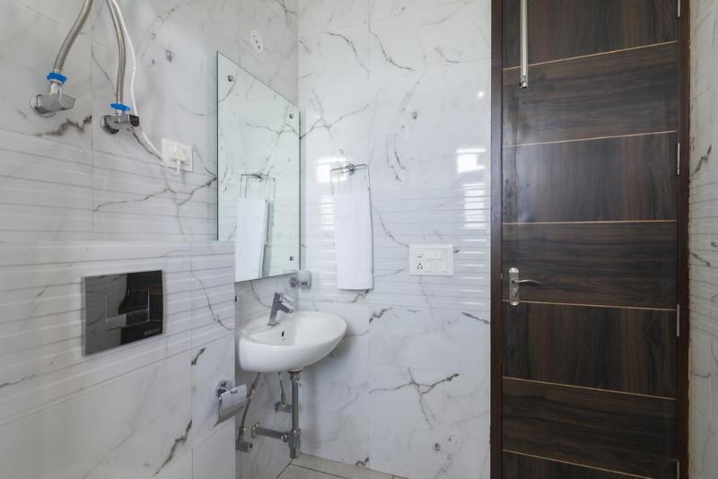 Oyo 14482 Live Hotel 3*