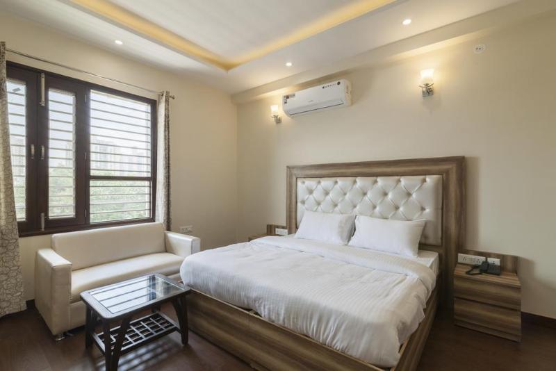 Hotel Oyo 14482 Live Gurgaon
