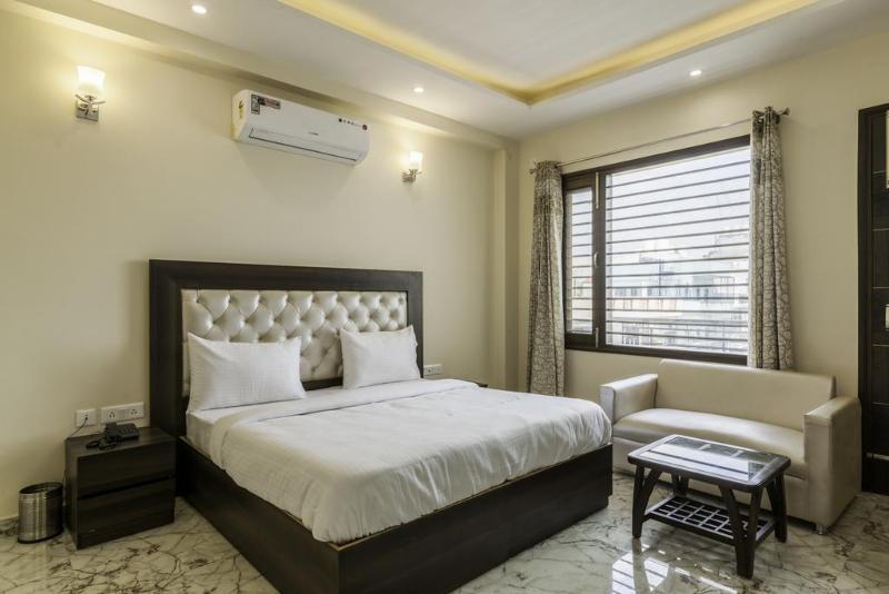 Oyo 14482 Live 3* Gurgaon