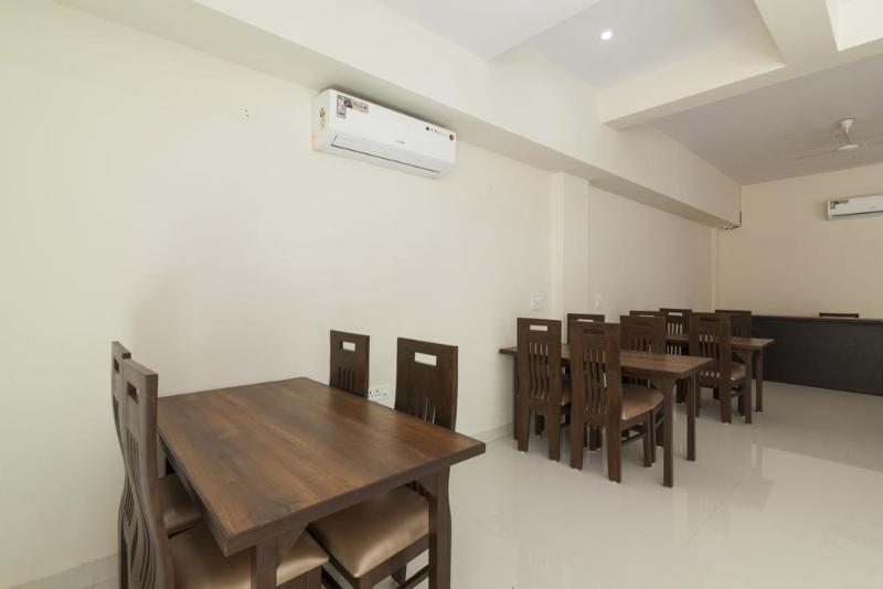 Oyo 14482 Live Hotel Gurgaon