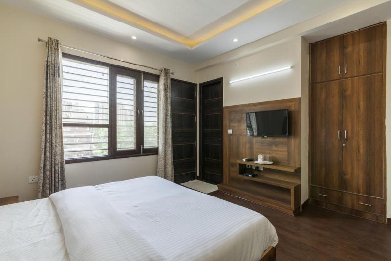 Hotel Oyo 14482 Live 3*