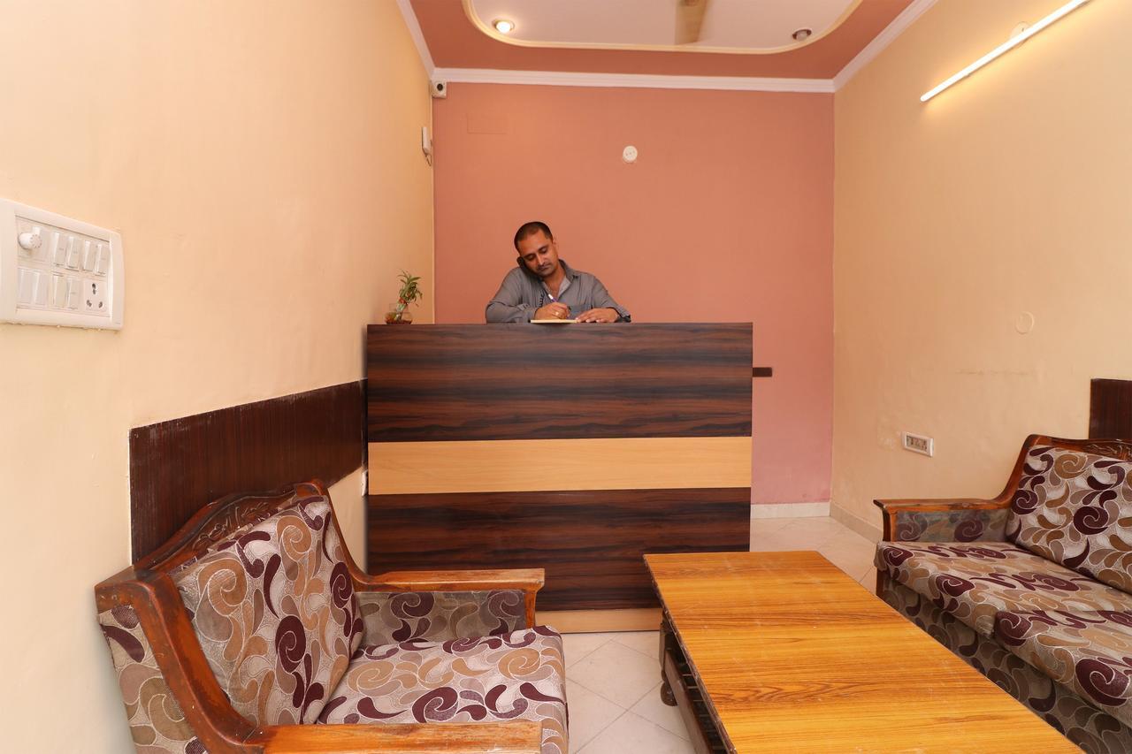 Oyo Flagship 14530 Sector 14 Harsh 3* Gurgaon
