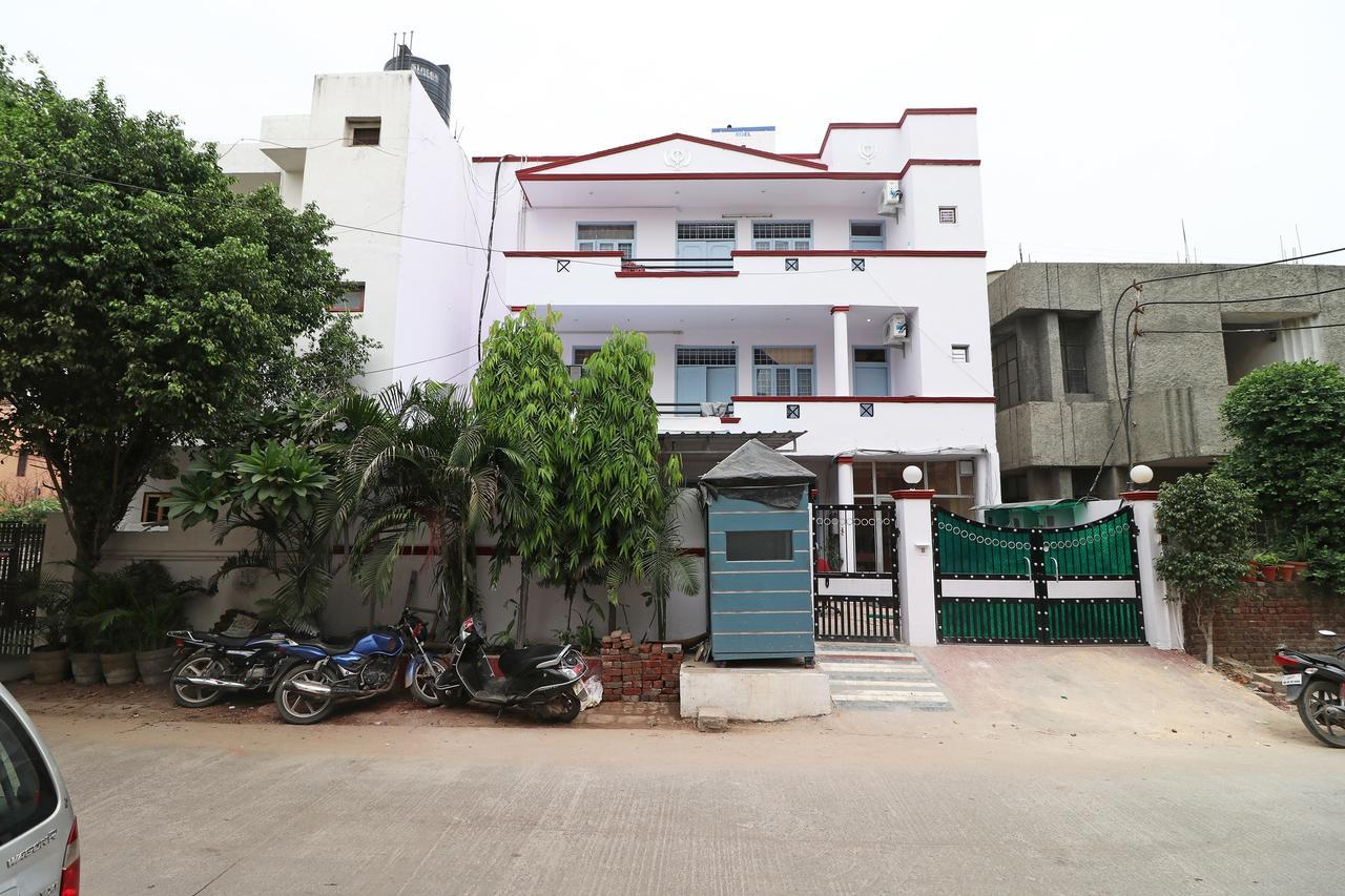 Oyo Flagship 14530 Sector 14 Harsh Hotel 3*