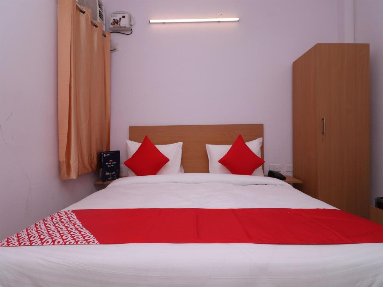 Oyo Flagship 14530 Sector 14 Harsh Hotel