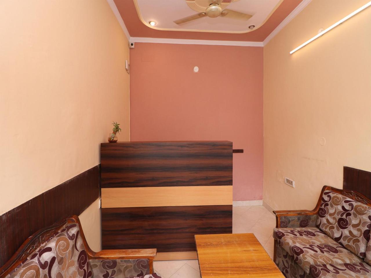 Oyo Flagship 14530 Sector 14 Harsh Hotel Gurgaon