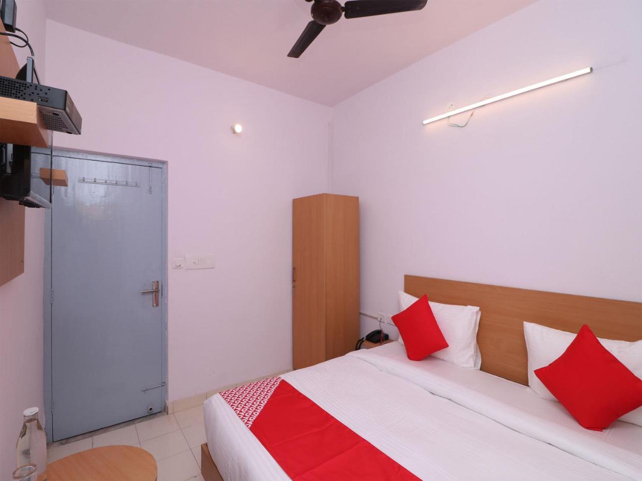 Oyo Flagship 14530 Sector 14 Harsh Hotel Gurgaon