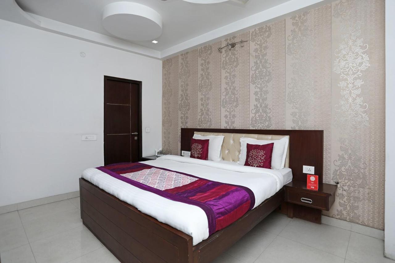 Capital O 10025 Hotel Flora Inn 3* Gurgaon