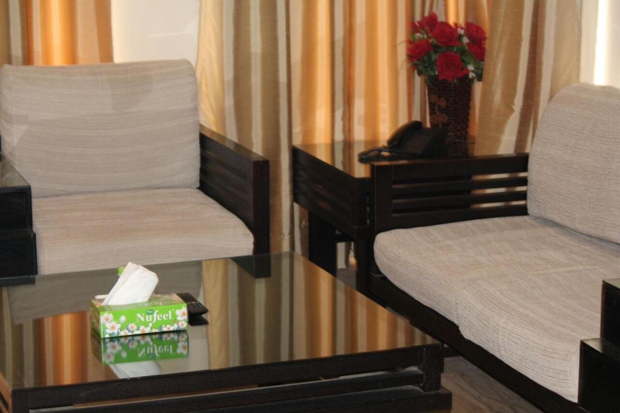 Vipul Grand Hotel