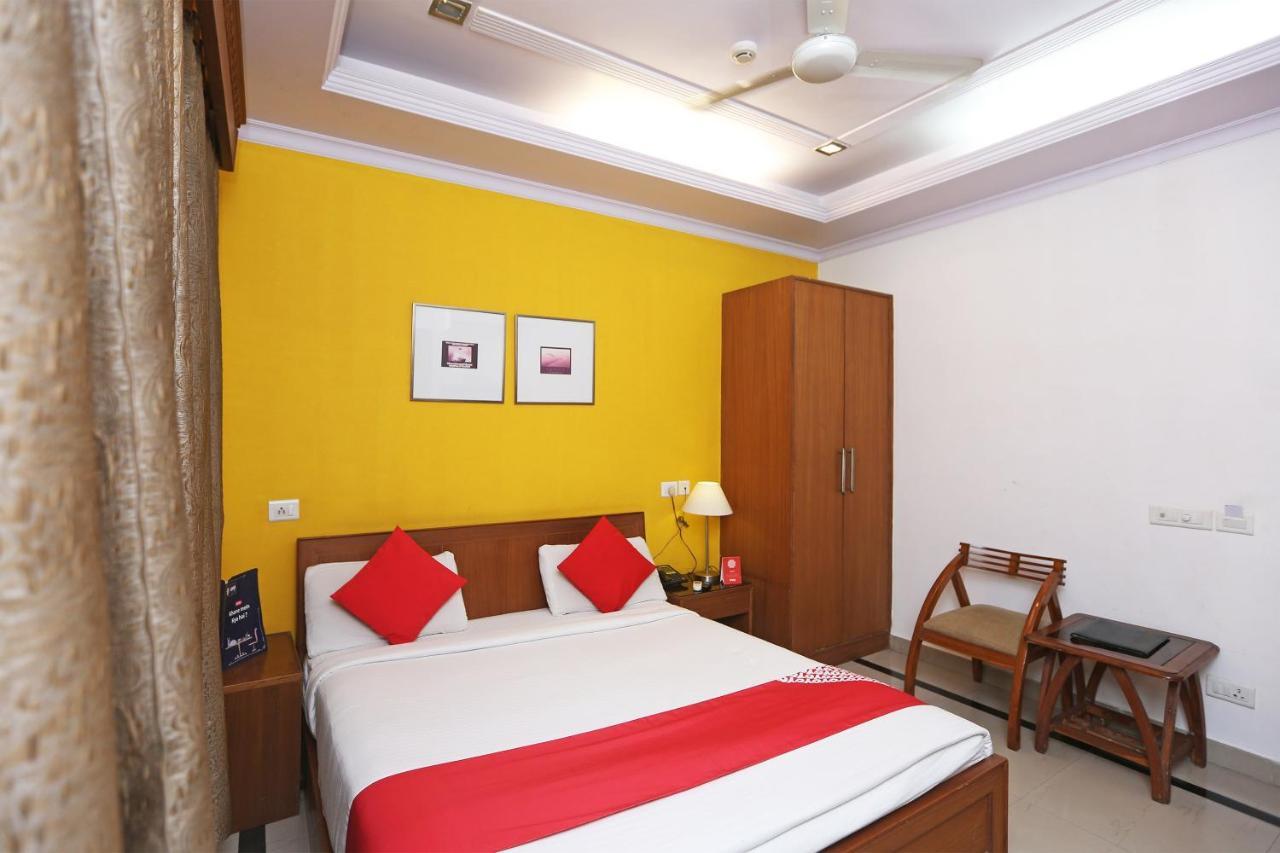 Oyo 22398 Premium Hotel 3*